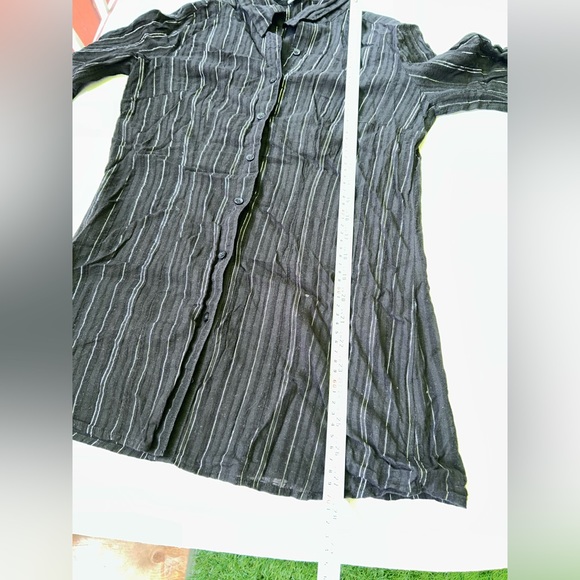 Beechers Brook | long black top blouse with silver lines | size S - Picture 6 of 9